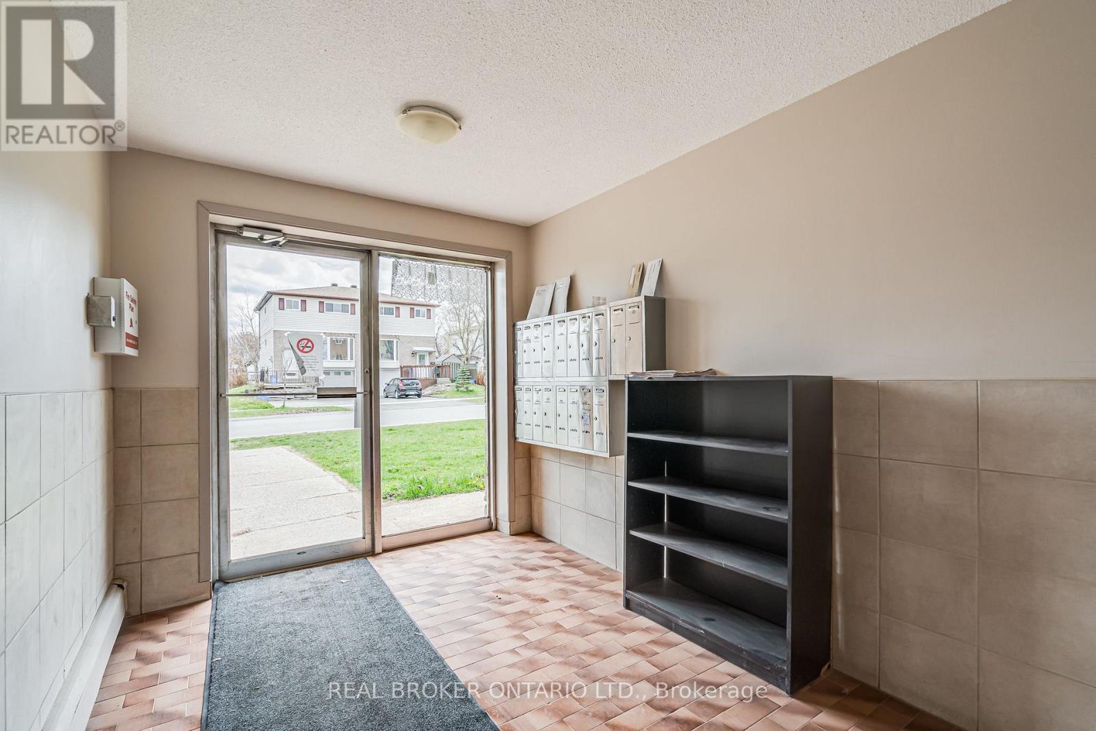 304 - 9 Princess Street, Orangeville, Ontario  L9W 1W1 - Photo 3 - W12801098