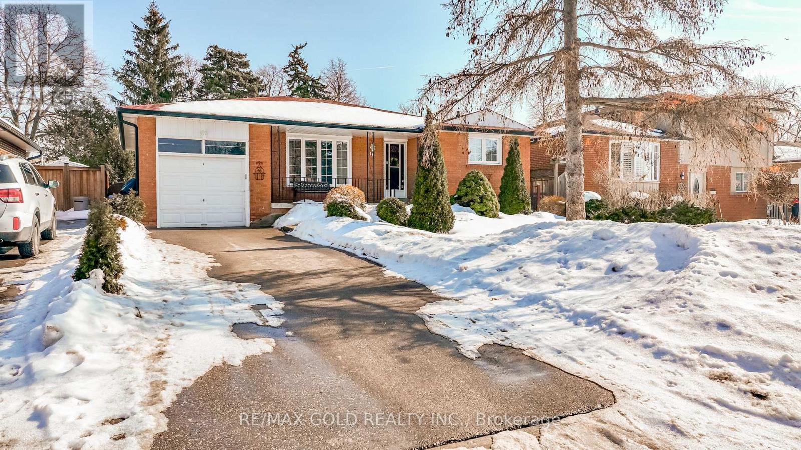 11 EDGEBROOK CRESCENT, Brampton, Ontario