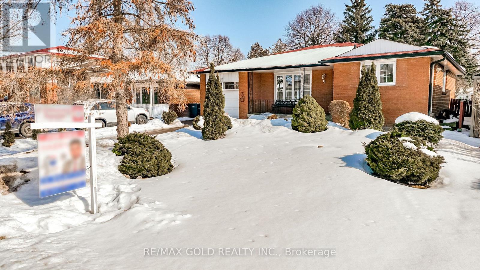 11 Edgebrook Crescent, Brampton, Ontario  L6T 1Y6 - Photo 2 - W12801110