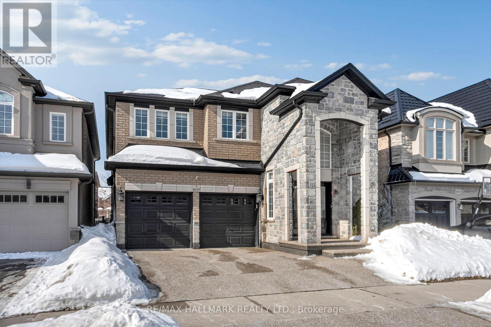 4689 Leanna Heights Road, Burlington, Ontario  L7M 0G3 - Photo 2 - W12801118