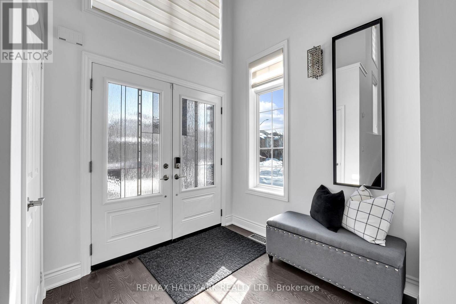 4689 Leanna Heights Road, Burlington, Ontario  L7M 0G3 - Photo 4 - W12801118