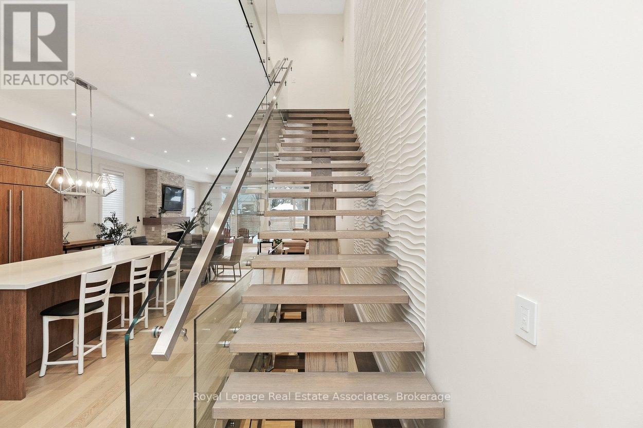 63 Troy Street, Mississauga, Ontario  L5G 1S6 - Photo 19 - W12801156