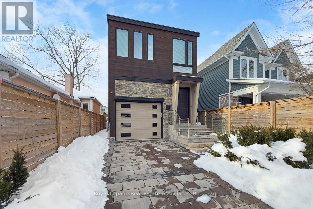 63 Troy Street, Mississauga, Ontario  L5G 1S6 - Photo 2 - W12801156