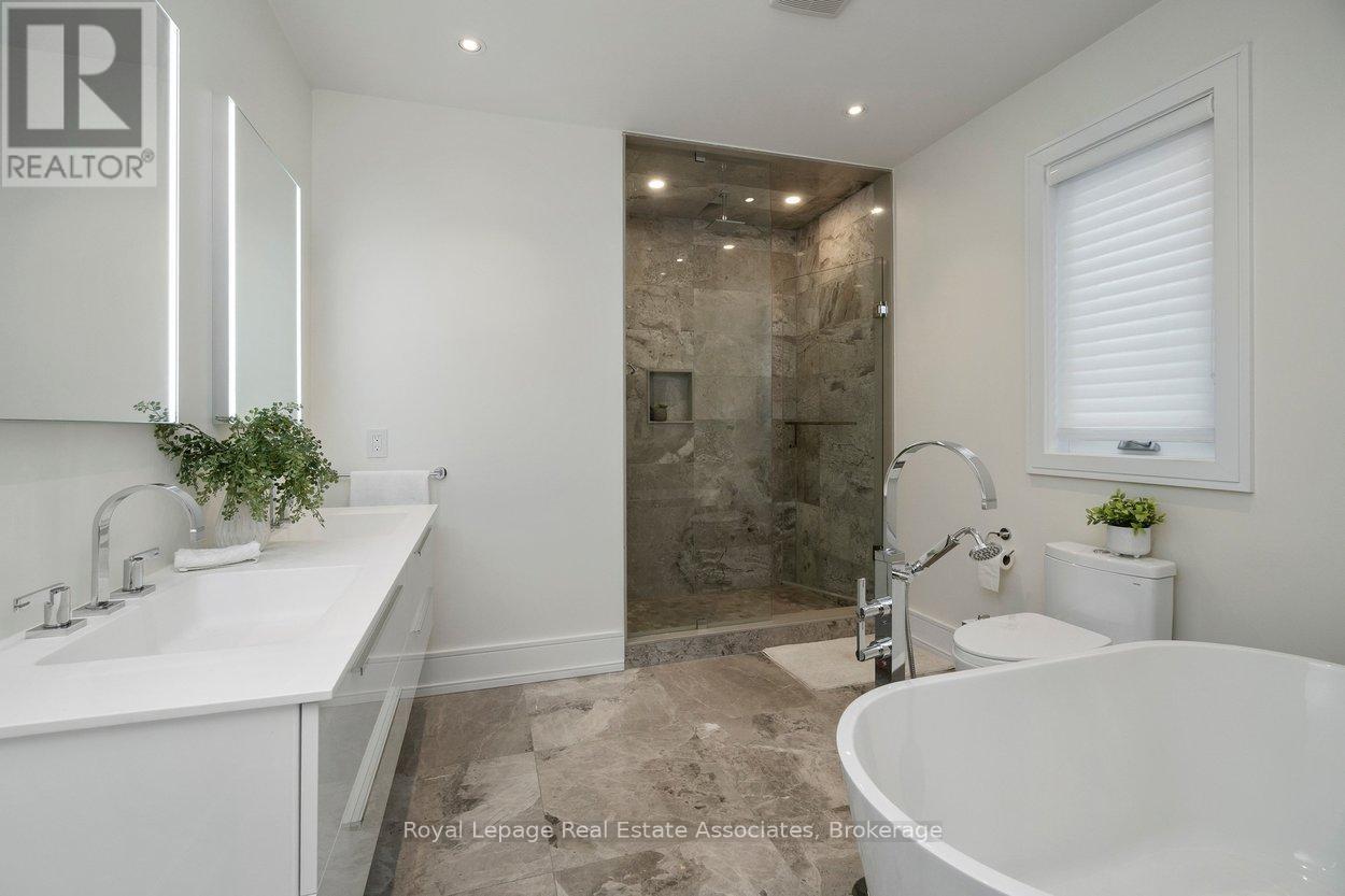 63 Troy Street, Mississauga, Ontario  L5G 1S6 - Photo 26 - W12801156