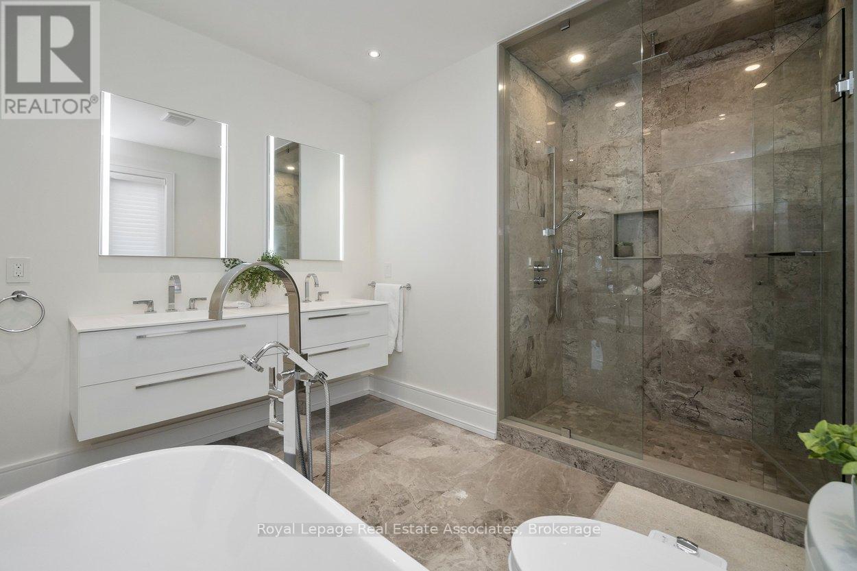 63 Troy Street, Mississauga, Ontario  L5G 1S6 - Photo 27 - W12801156