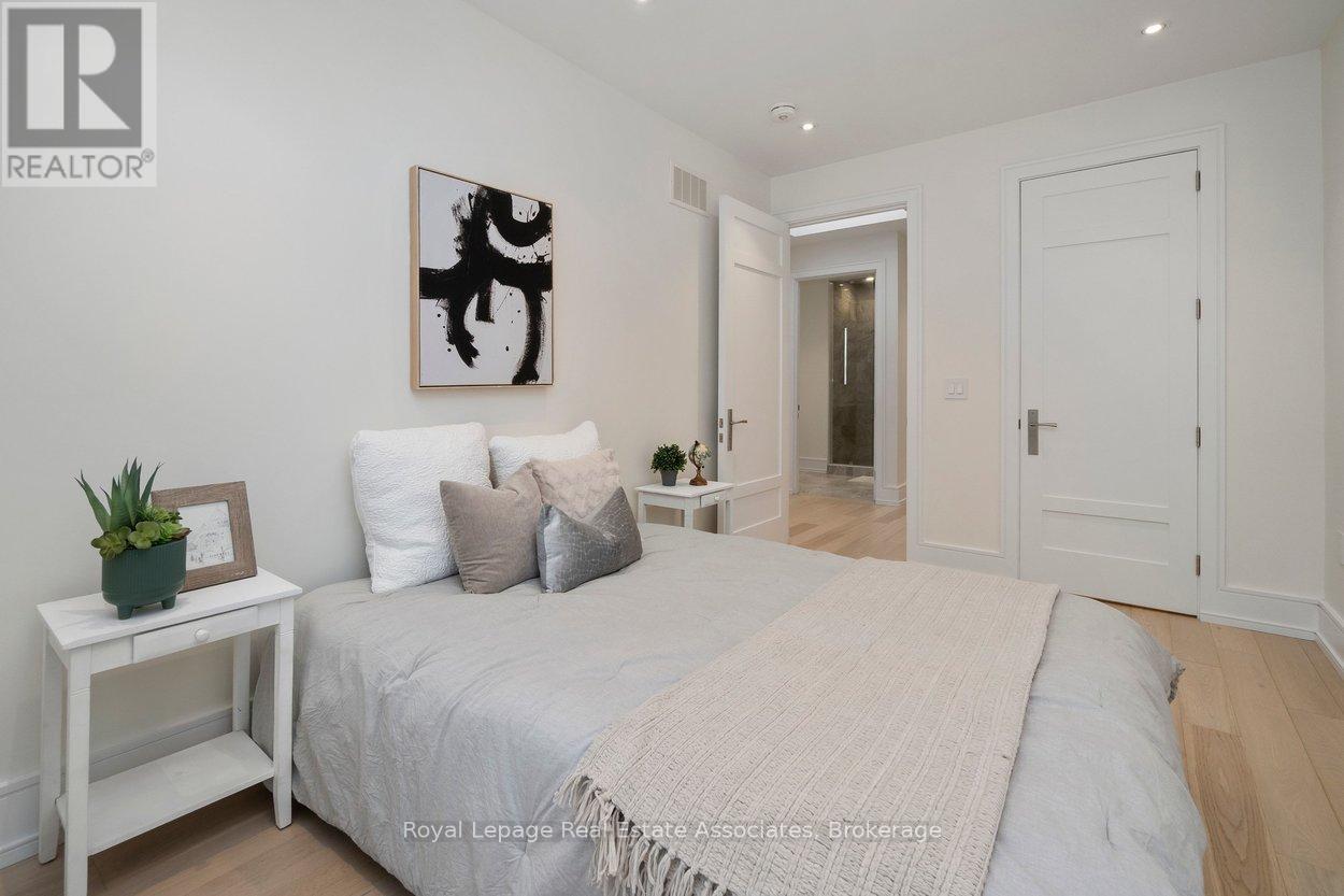 63 Troy Street, Mississauga, Ontario  L5G 1S6 - Photo 30 - W12801156