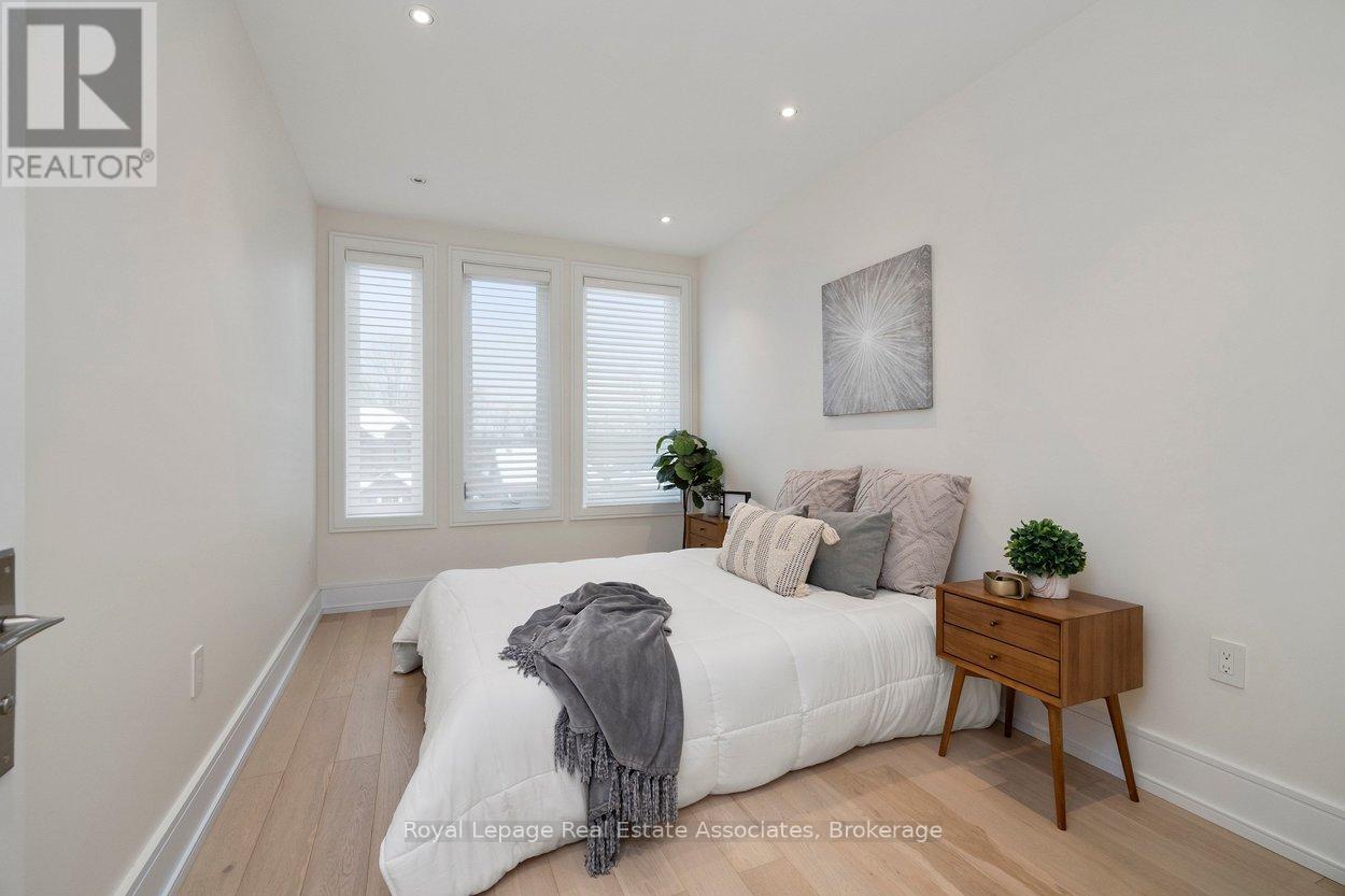 63 Troy Street, Mississauga, Ontario  L5G 1S6 - Photo 31 - W12801156