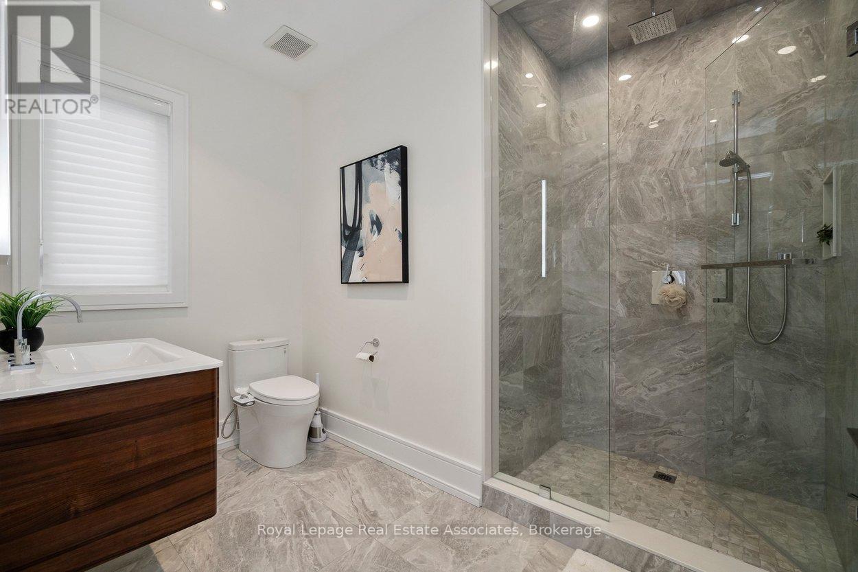 63 Troy Street, Mississauga, Ontario  L5G 1S6 - Photo 33 - W12801156