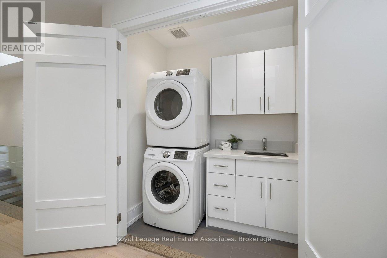 63 Troy Street, Mississauga, Ontario  L5G 1S6 - Photo 35 - W12801156