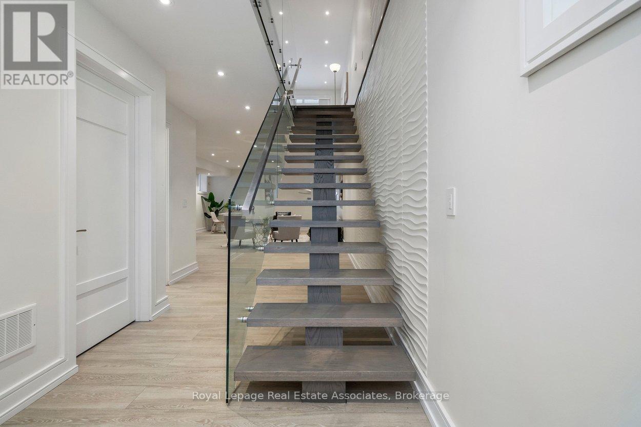 63 Troy Street, Mississauga, Ontario  L5G 1S6 - Photo 37 - W12801156