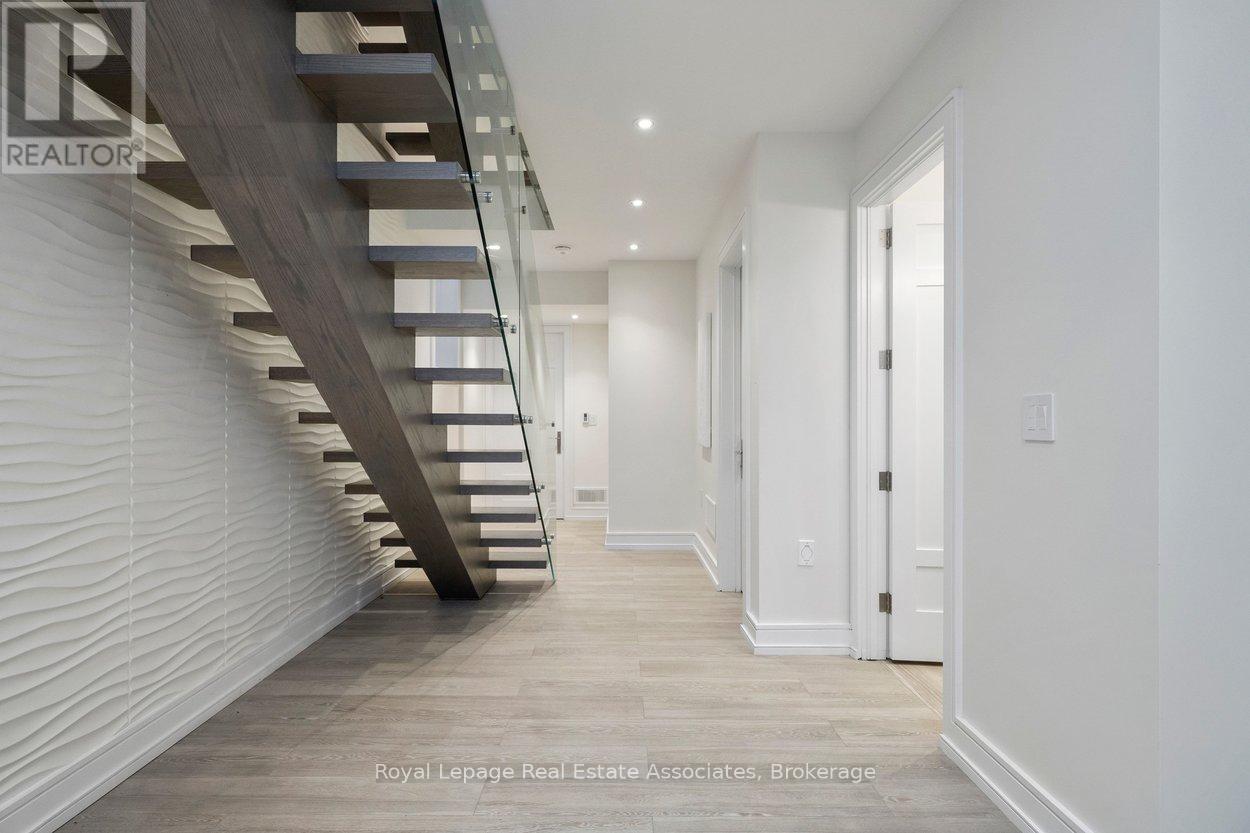 63 Troy Street, Mississauga, Ontario  L5G 1S6 - Photo 38 - W12801156