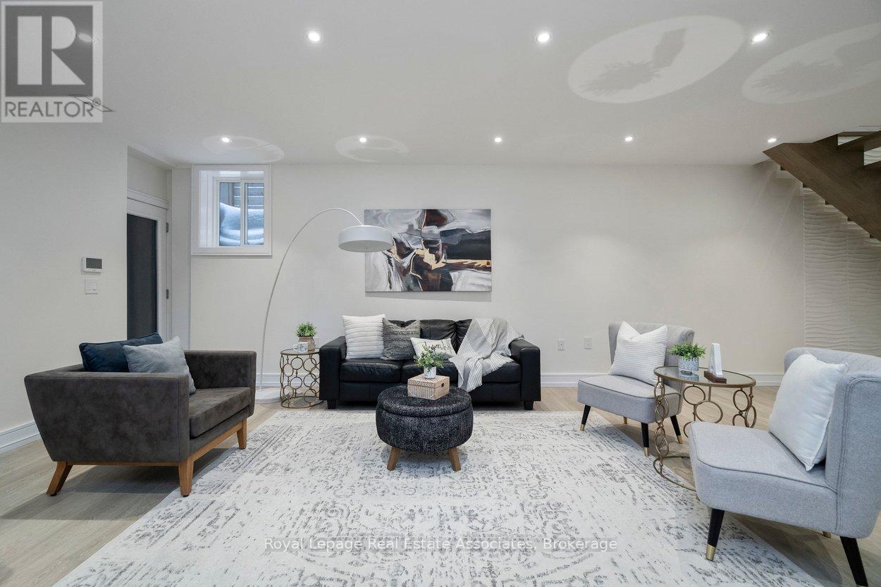 63 Troy Street, Mississauga, Ontario  L5G 1S6 - Photo 41 - W12801156