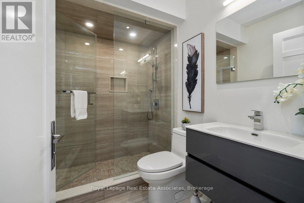 63 Troy Street, Mississauga, Ontario  L5G 1S6 - Photo 42 - W12801156