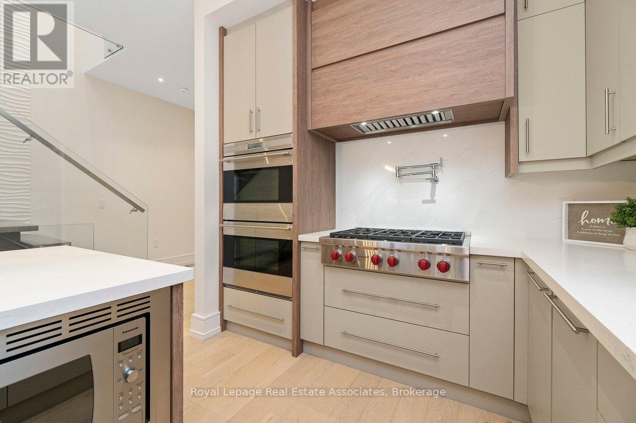 63 Troy Street, Mississauga, Ontario  L5G 1S6 - Photo 9 - W12801156