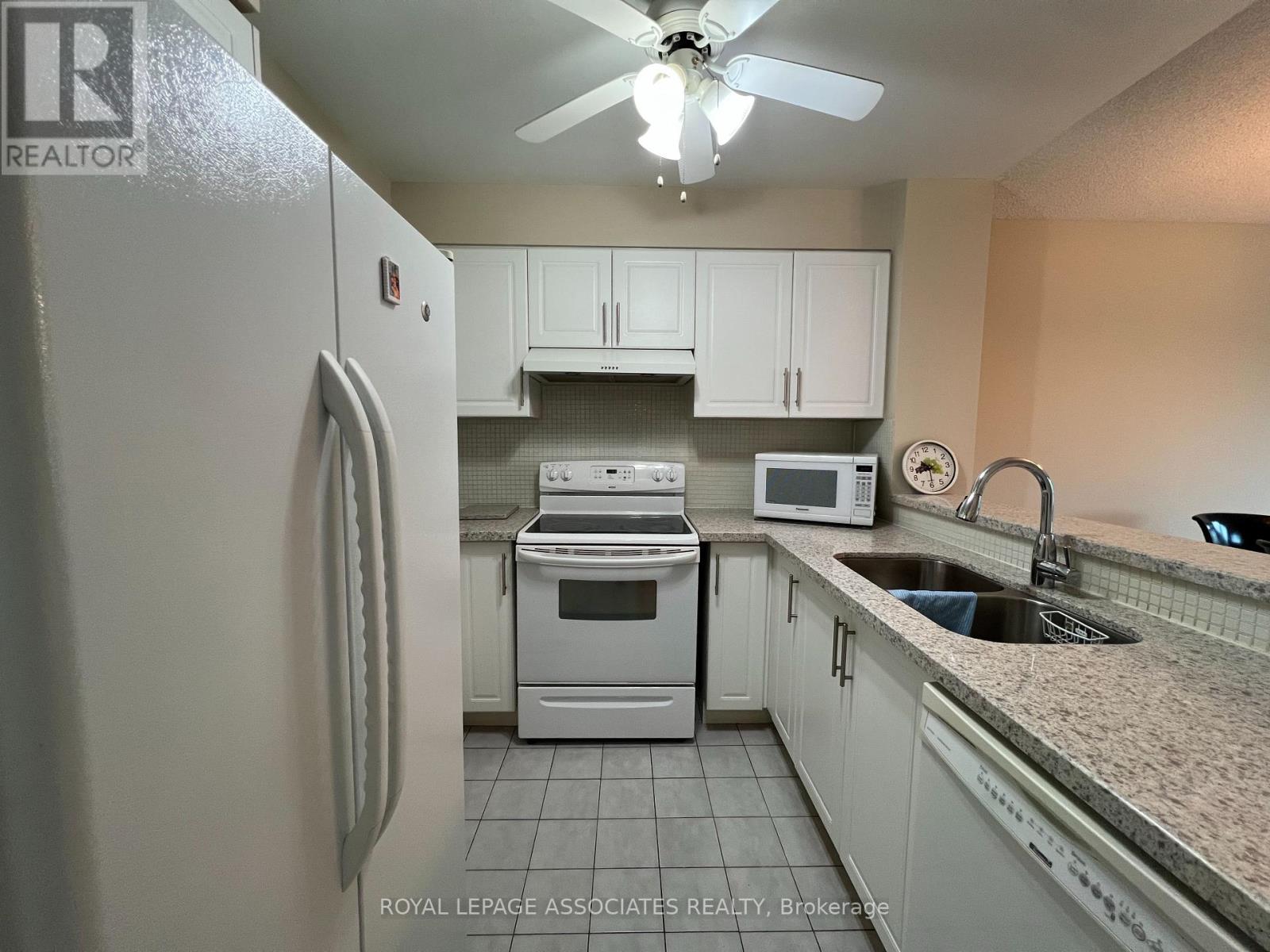 402 - 2177 Burnhamthorpe Road W, Mississauga, Ontario  L5L 5P9 - Photo 3 - W12801160