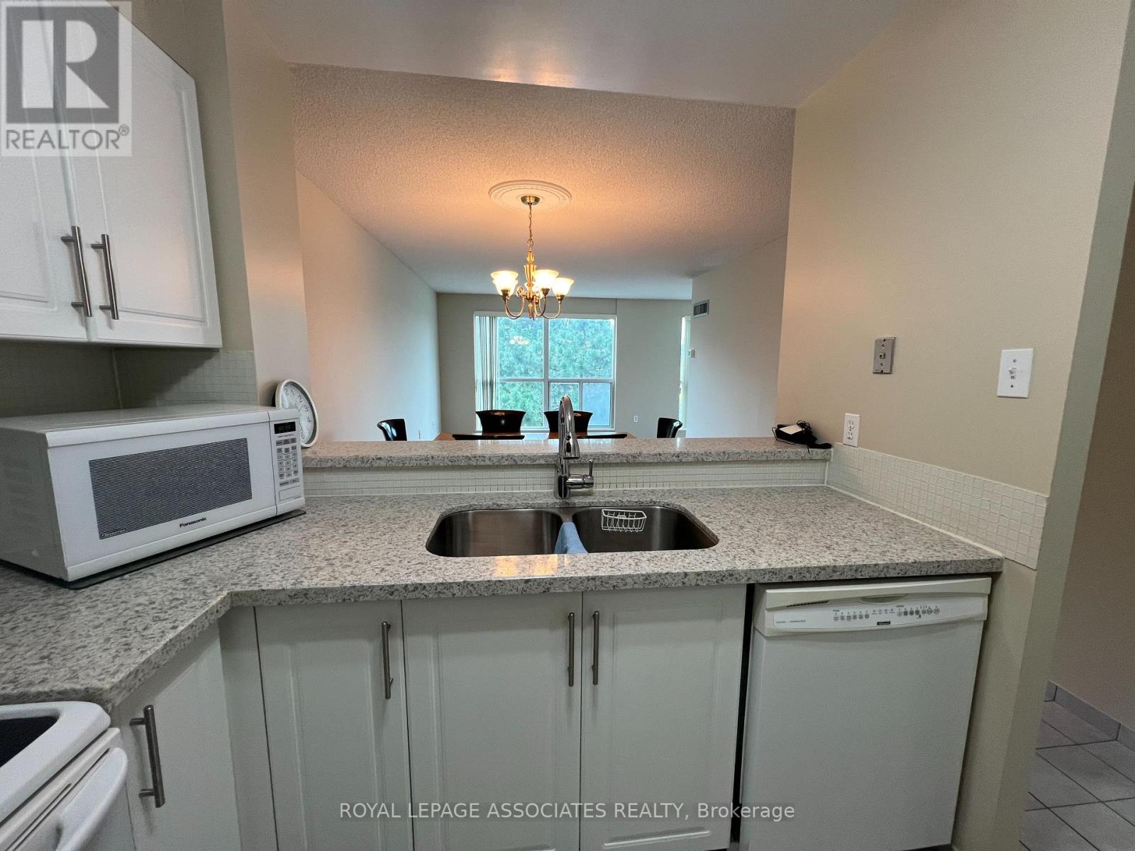 402 - 2177 Burnhamthorpe Road W, Mississauga, Ontario  L5L 5P9 - Photo 5 - W12801160