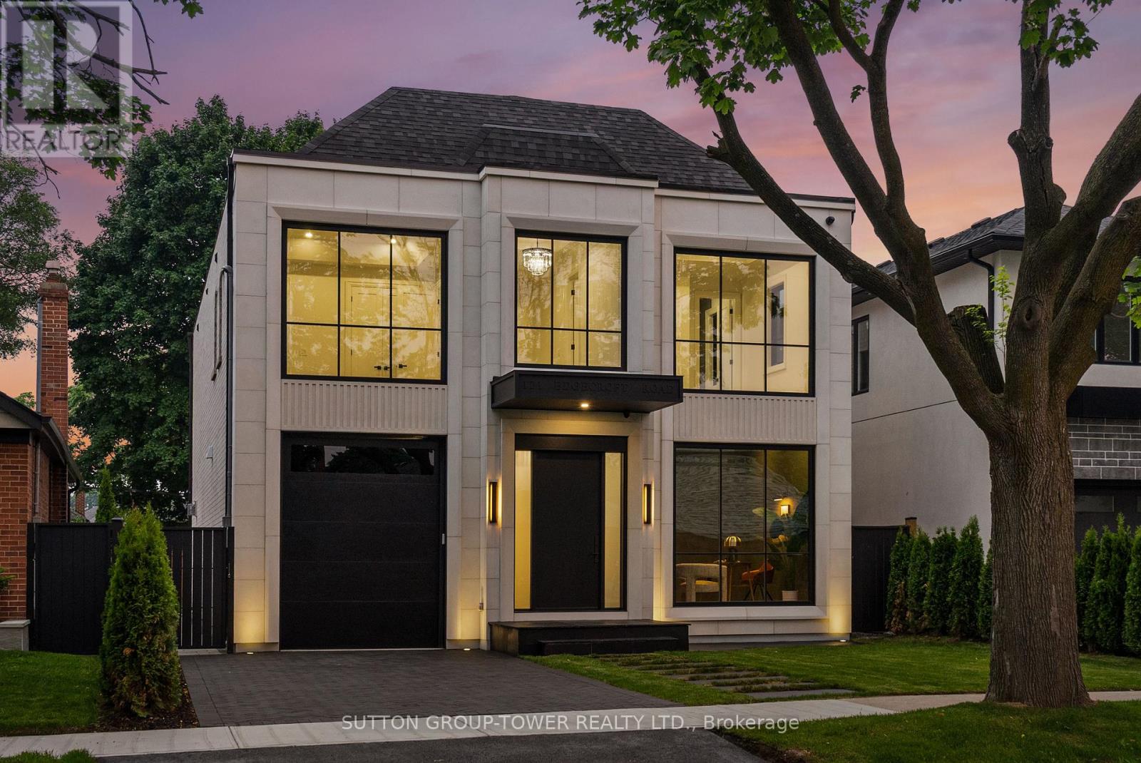 121 EDGECROFT ROAD, Toronto, Ontario