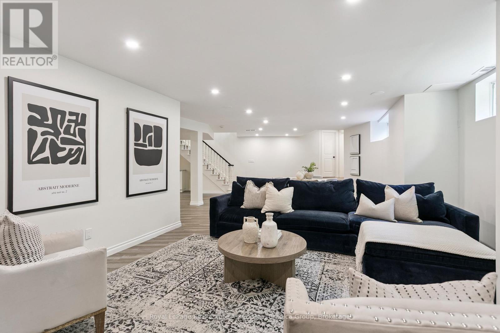 19 Lorraine Gardens, Toronto, Ontario  M9B 4Z5 - Photo 33 - W12801222