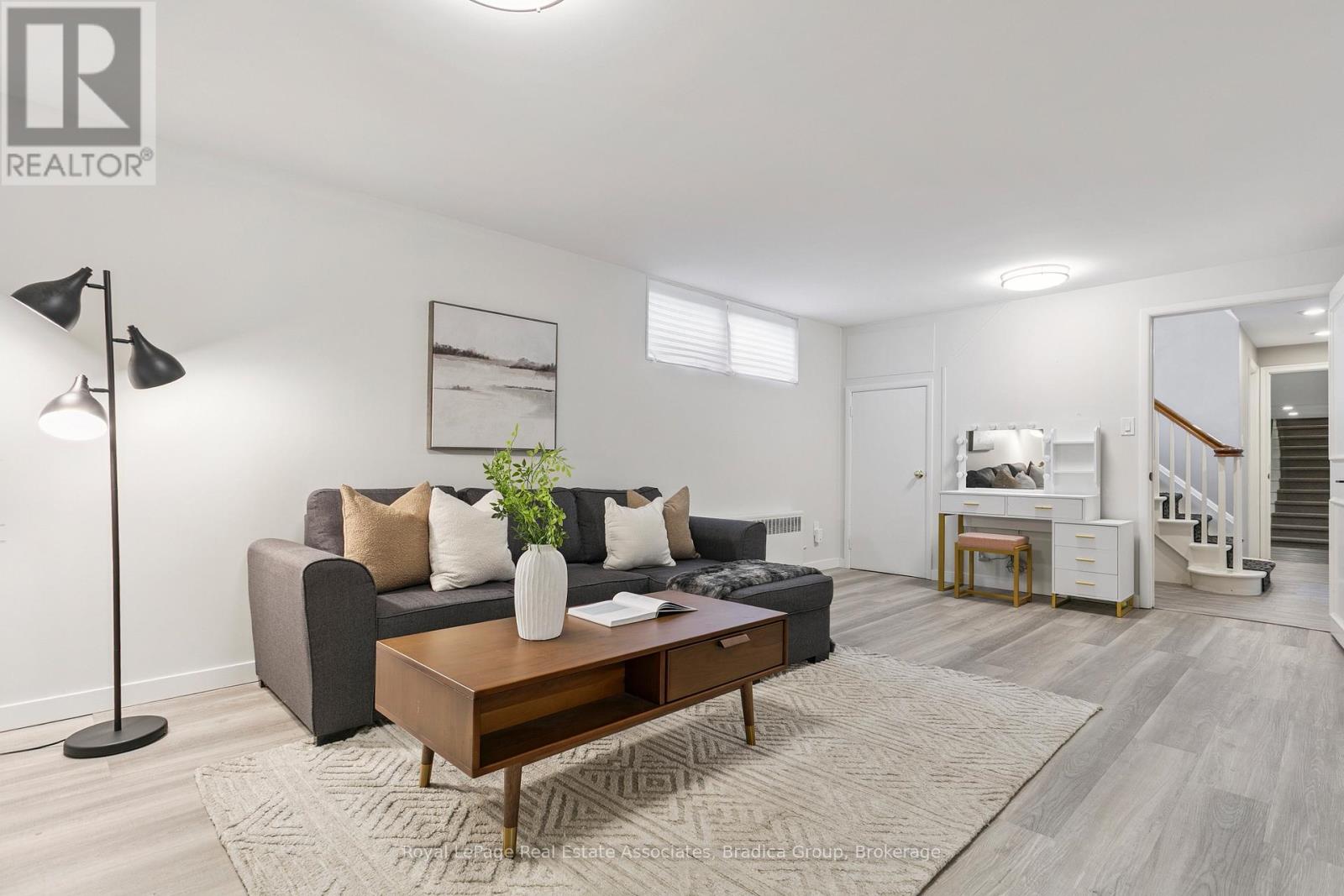 19 Lorraine Gardens, Toronto, Ontario  M9B 4Z5 - Photo 35 - W12801222