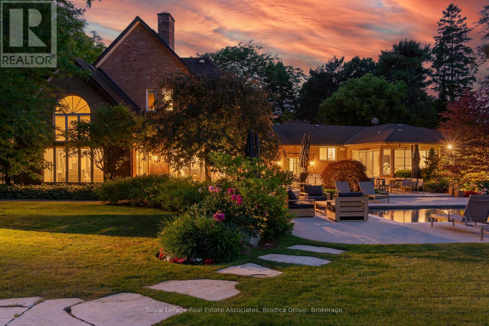 19 Lorraine Gardens, Toronto, Ontario  M9B 4Z5 - Photo 46 - W12801222