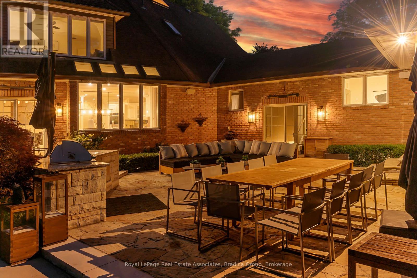 19 Lorraine Gardens, Toronto, Ontario  M9B 4Z5 - Photo 47 - W12801222