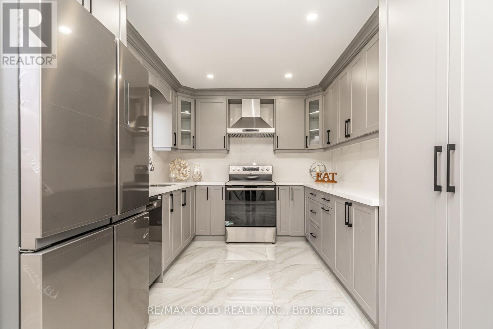 48 Malcolm Crescent, Brampton, Ontario  L6S 3C8 - Photo 15 - W12801234