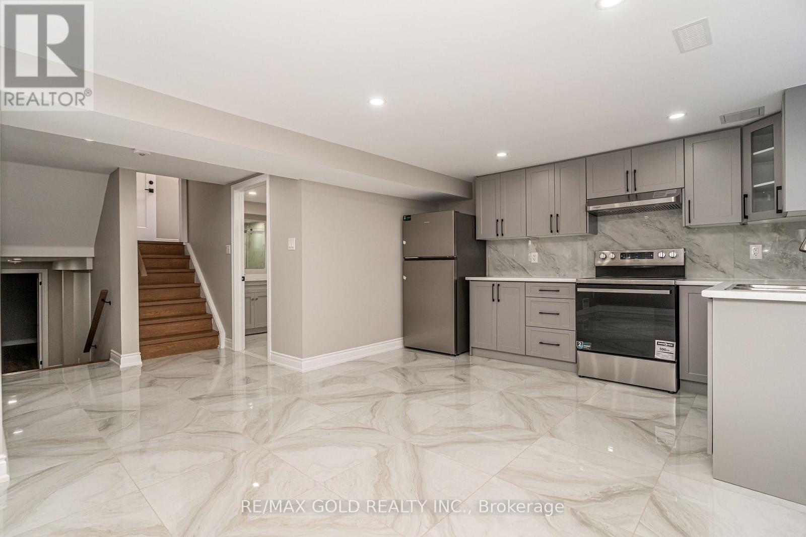 48 Malcolm Crescent, Brampton, Ontario  L6S 3C8 - Photo 32 - W12801234