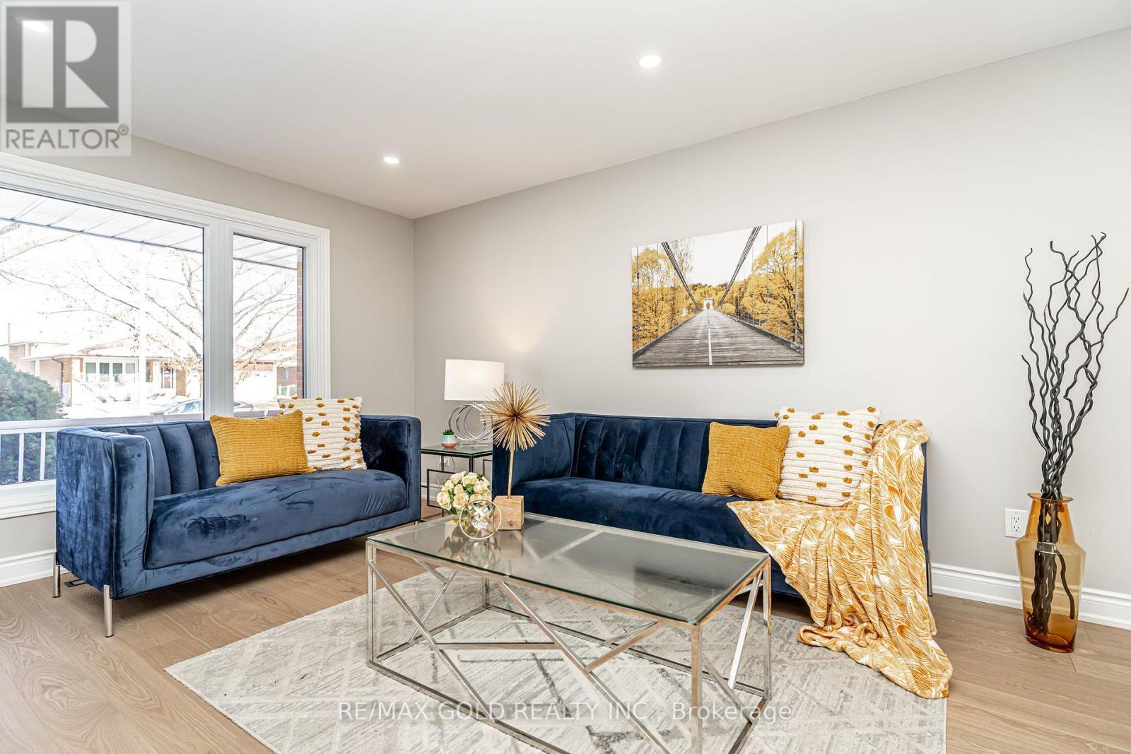 48 Malcolm Crescent, Brampton, Ontario  L6S 3C8 - Photo 8 - W12801234