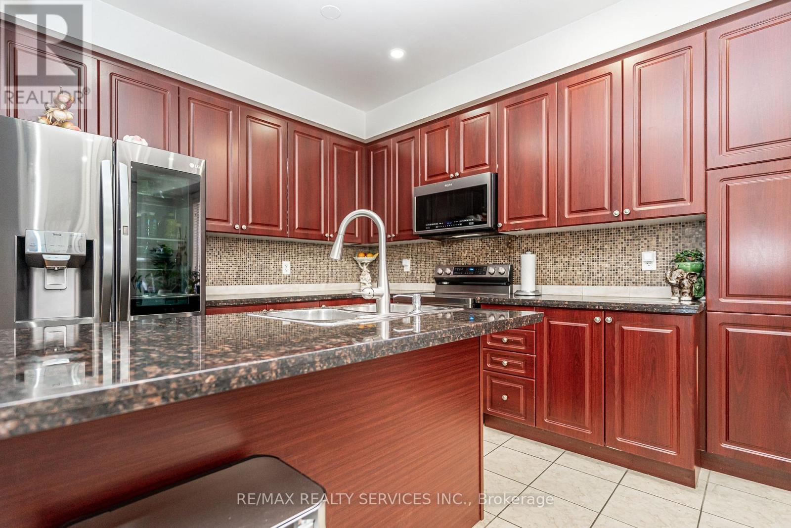 88 Sled Dog Road, Brampton, Ontario  L6R 0J4 - Photo 15 - W12801252