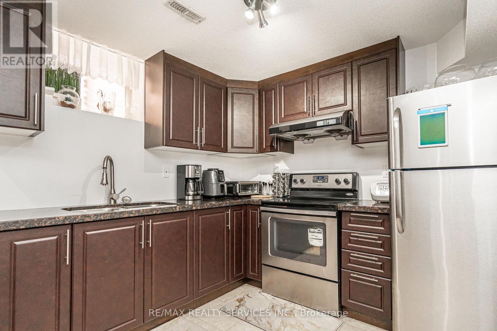 88 Sled Dog Road, Brampton, Ontario  L6R 0J4 - Photo 38 - W12801252