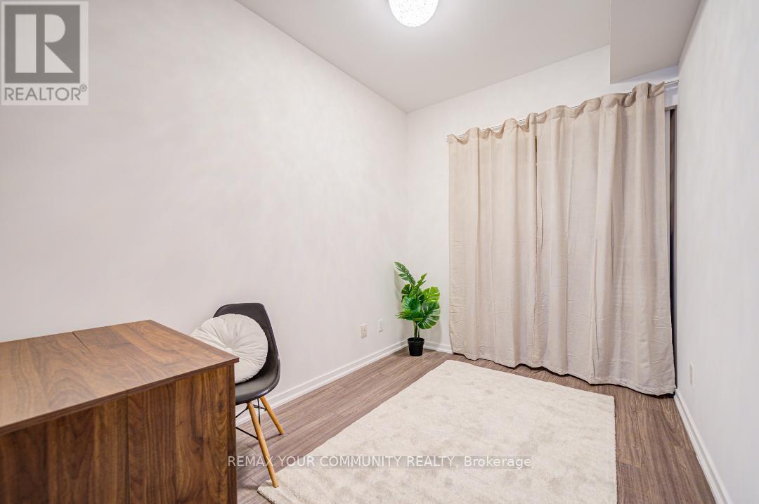 812 - 105 The Queensway, Toronto, Ontario  M6S 5B5 - Photo 11 - W12801256