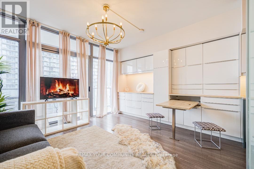 812 - 105 The Queensway, Toronto, Ontario  M6S 5B5 - Photo 3 - W12801256