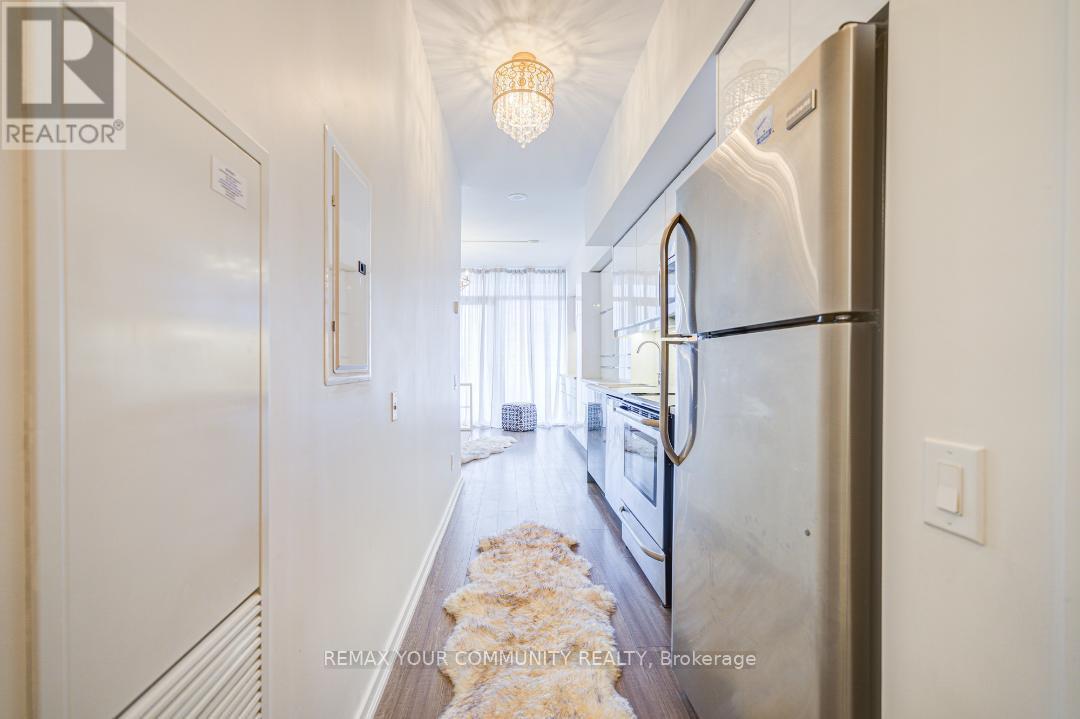 812 - 105 The Queensway, Toronto, Ontario  M6S 5B5 - Photo 5 - W12801256