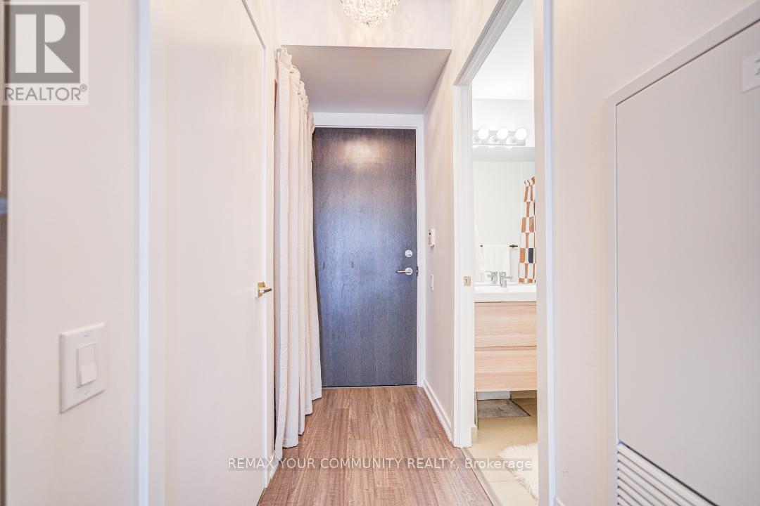 812 - 105 The Queensway, Toronto, Ontario  M6S 5B5 - Photo 6 - W12801256