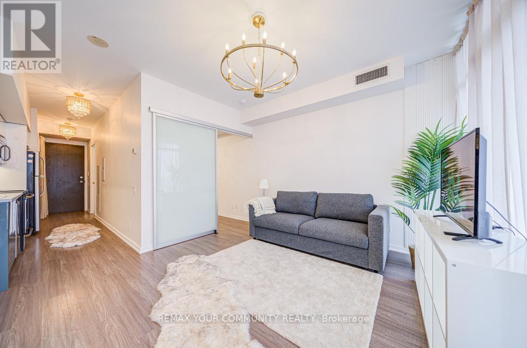 812 - 105 The Queensway, Toronto, Ontario  M6S 5B5 - Photo 7 - W12801256