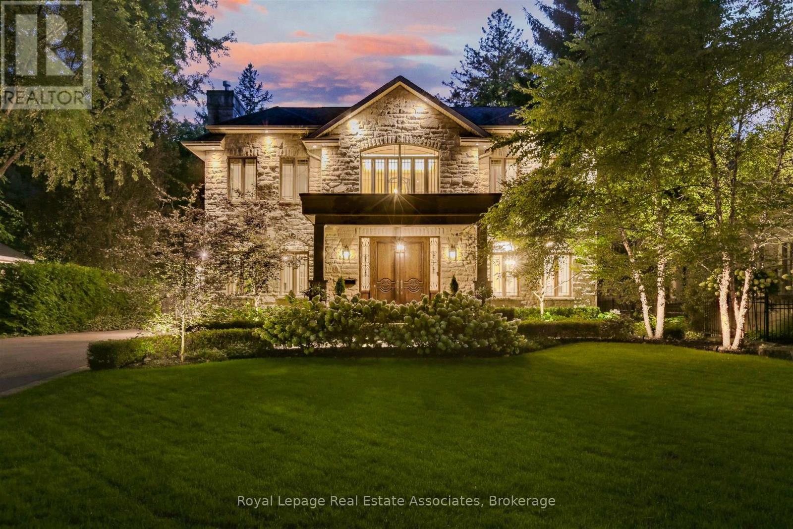 1456 Glenburnie Road, Mississauga, Ontario  L5G 3C8 - Photo 3 - W12801284