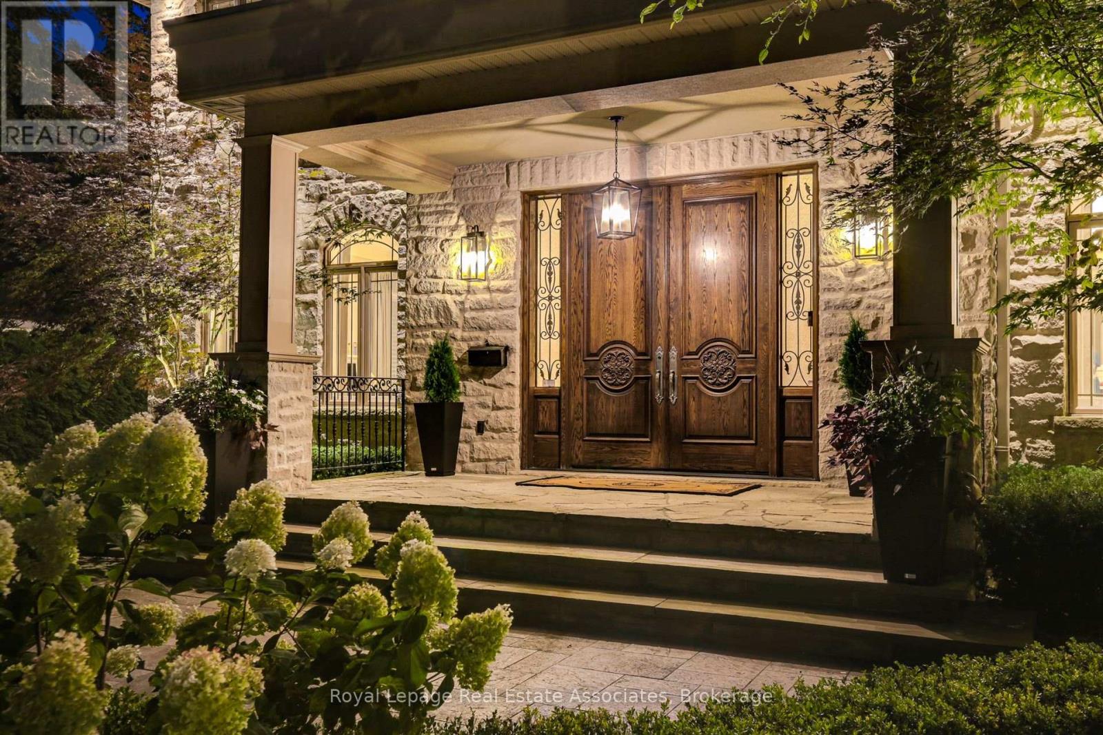 1456 Glenburnie Road, Mississauga, Ontario  L5G 3C8 - Photo 4 - W12801284