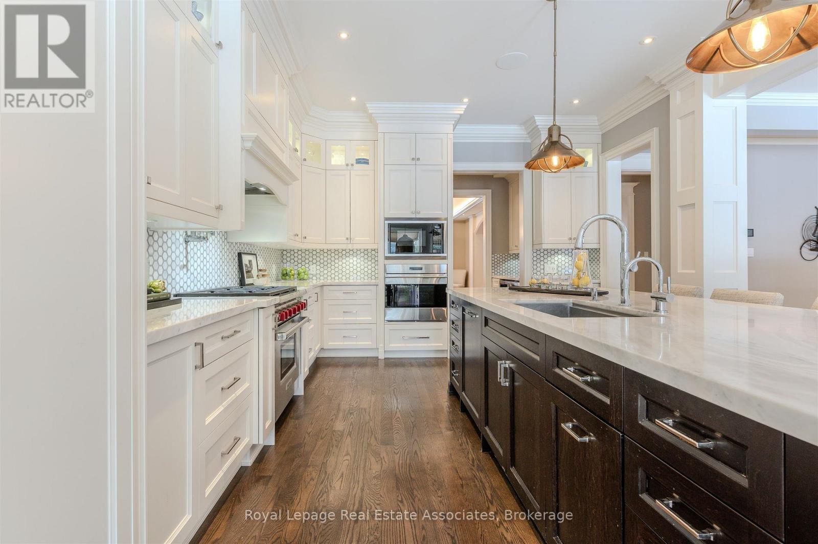 1456 Glenburnie Road, Mississauga, Ontario  L5G 3C8 - Photo 6 - W12801284