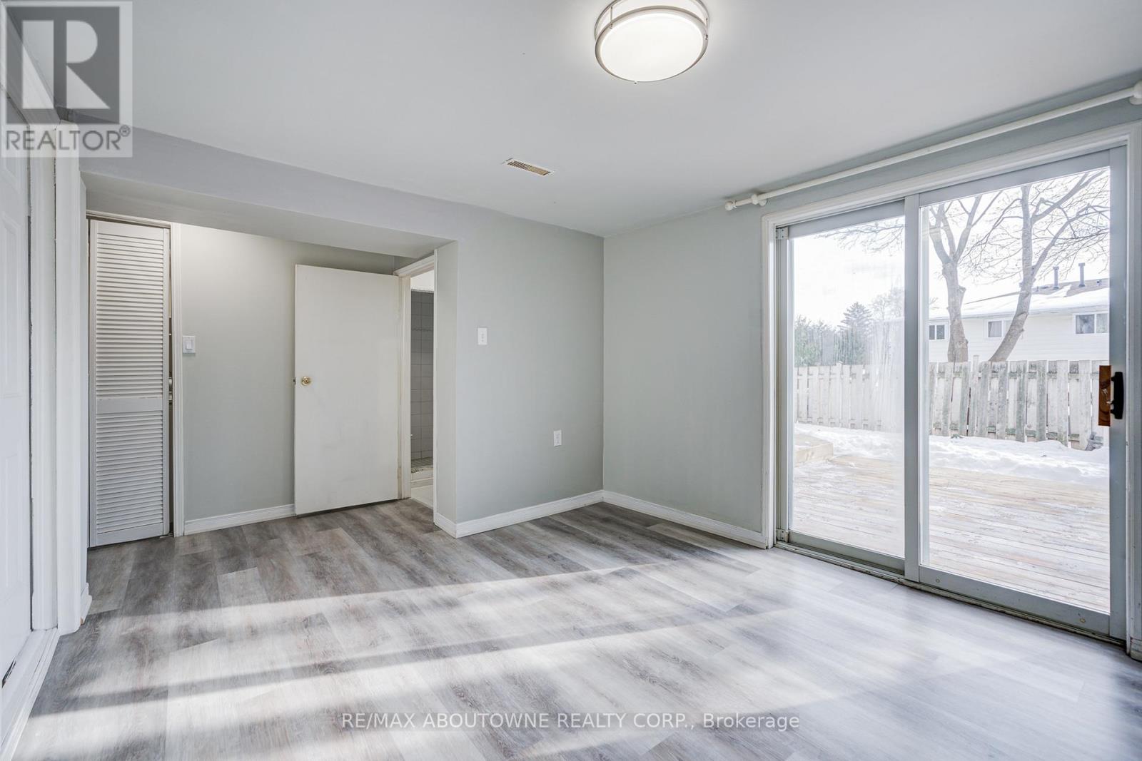 100 Oakdale Drive, Oakville, Ontario  L6H 1J3 - Photo 14 - W12801364