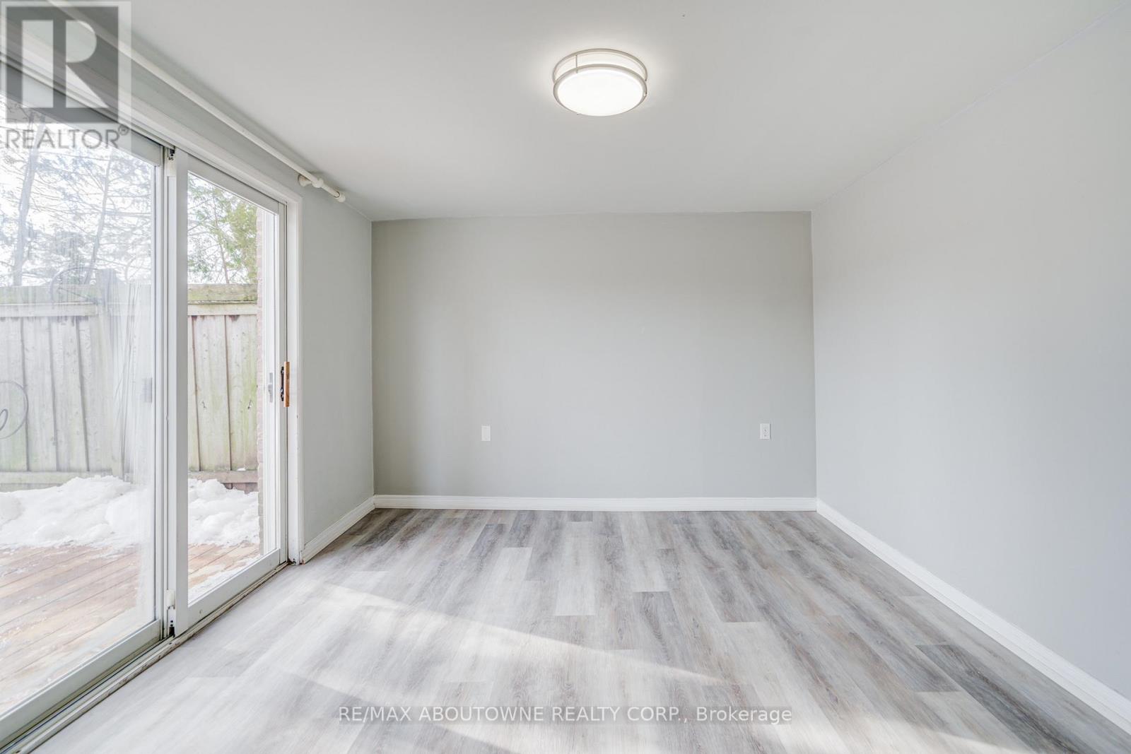 100 Oakdale Drive, Oakville, Ontario  L6H 1J3 - Photo 16 - W12801364