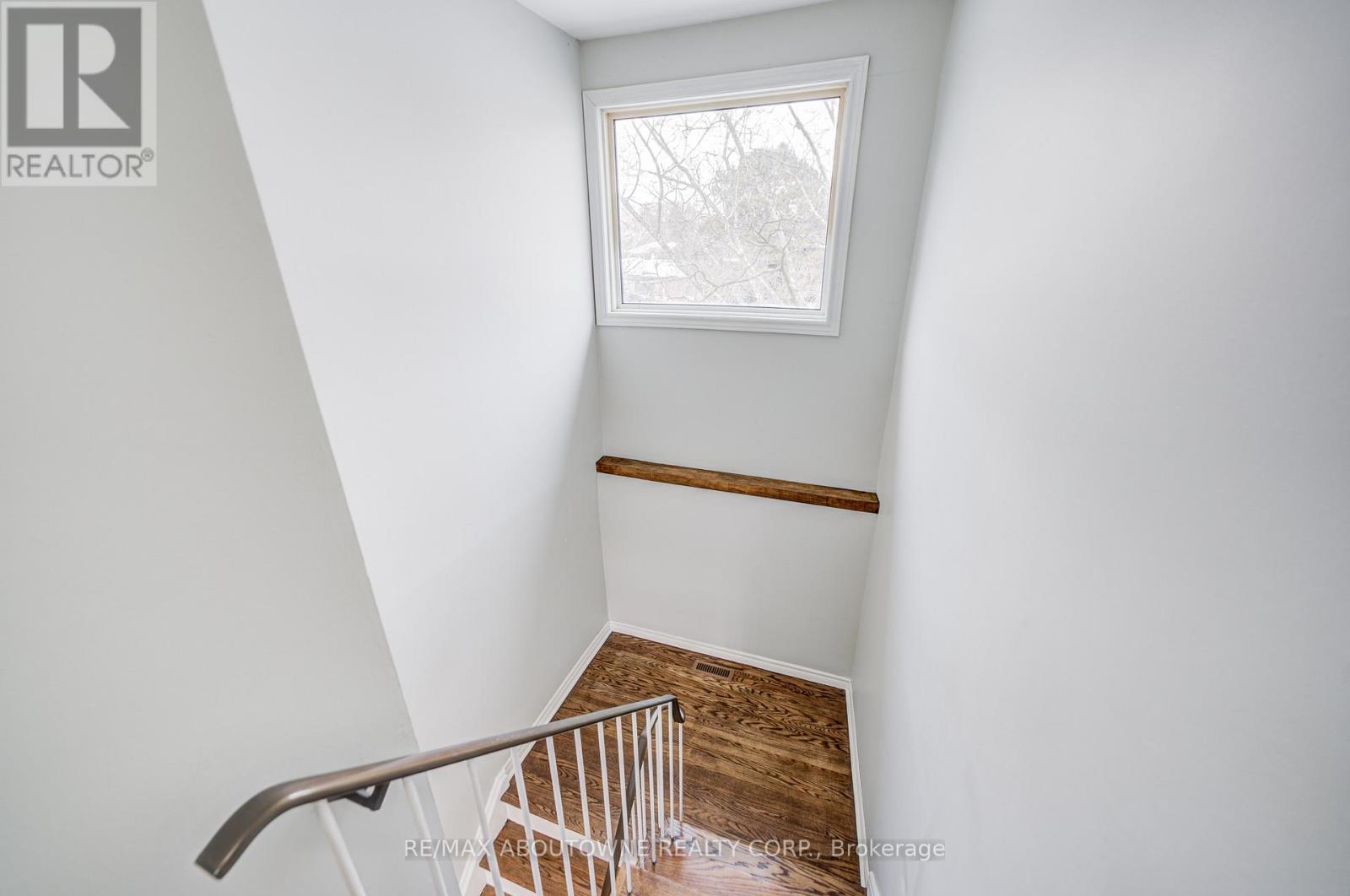 100 Oakdale Drive, Oakville, Ontario  L6H 1J3 - Photo 17 - W12801364