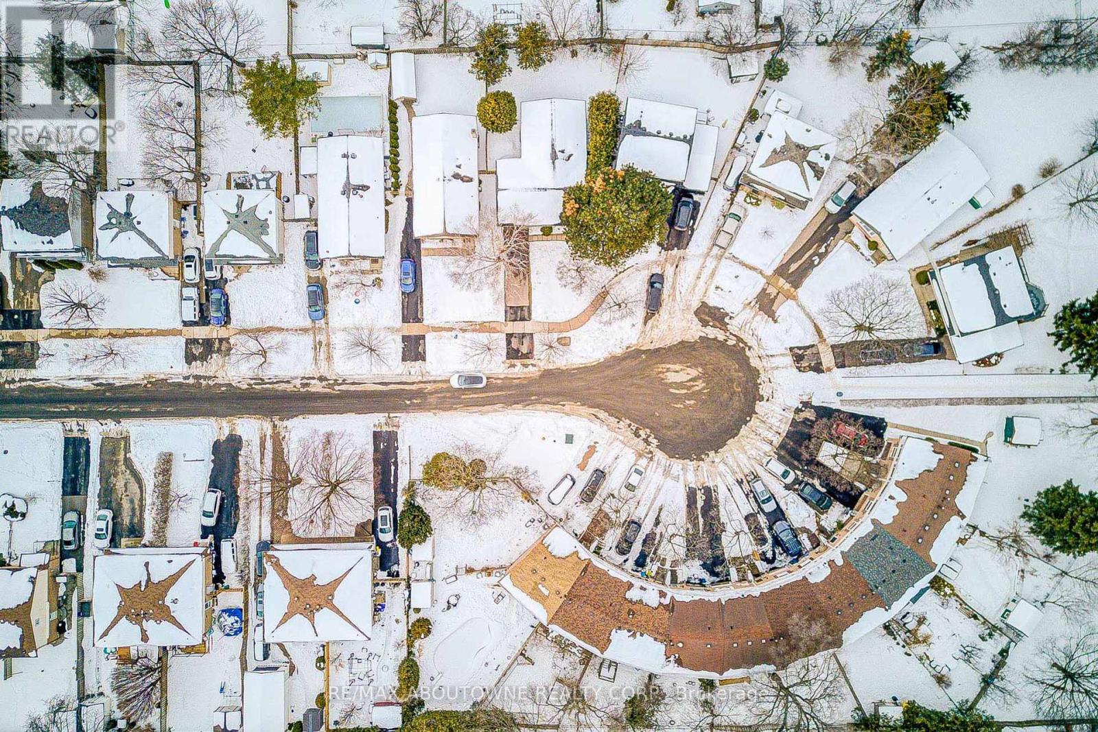 100 Oakdale Drive, Oakville, Ontario  L6H 1J3 - Photo 2 - W12801364