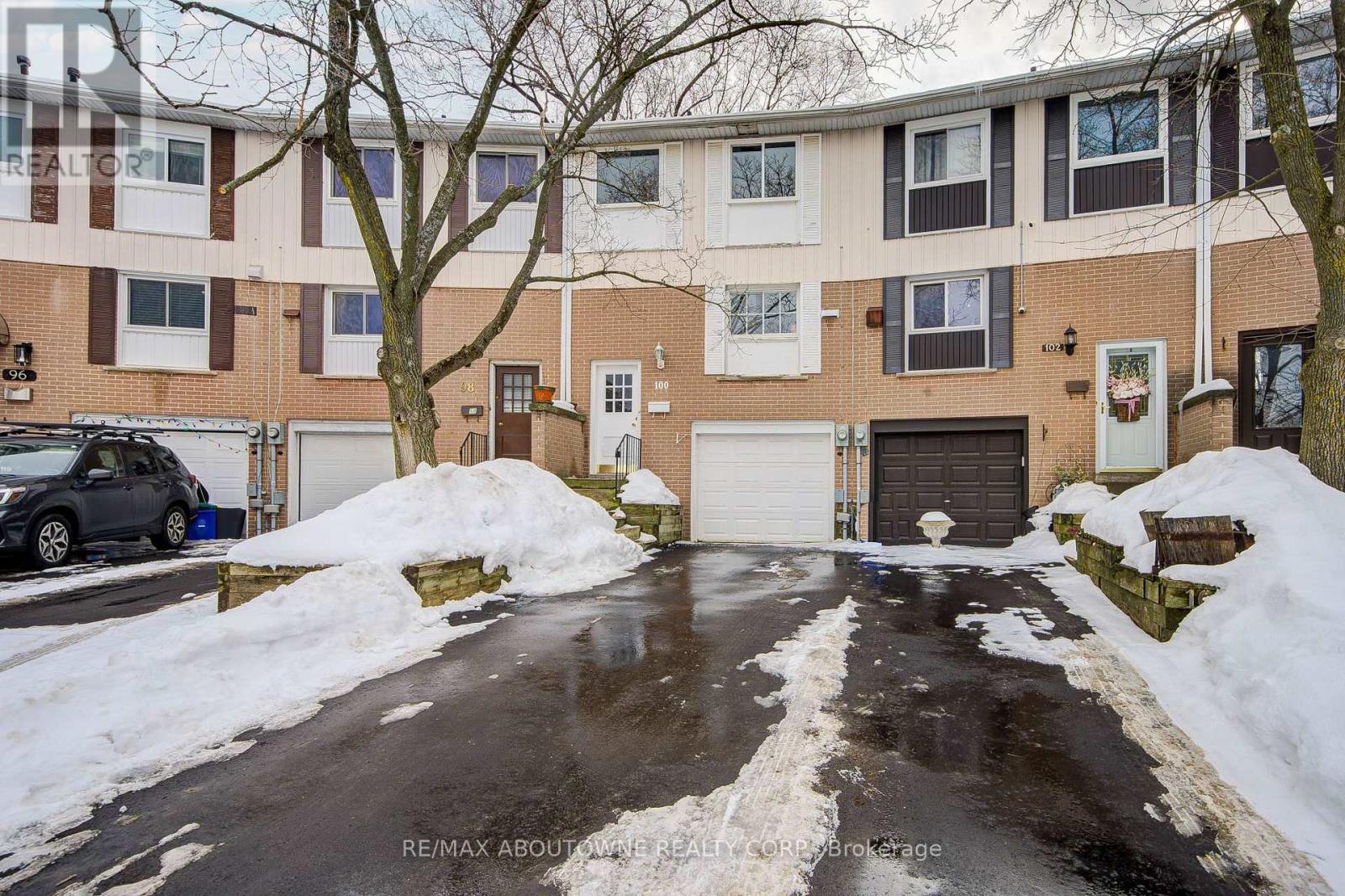 100 Oakdale Drive, Oakville, Ontario  L6H 1J3 - Photo 3 - W12801364