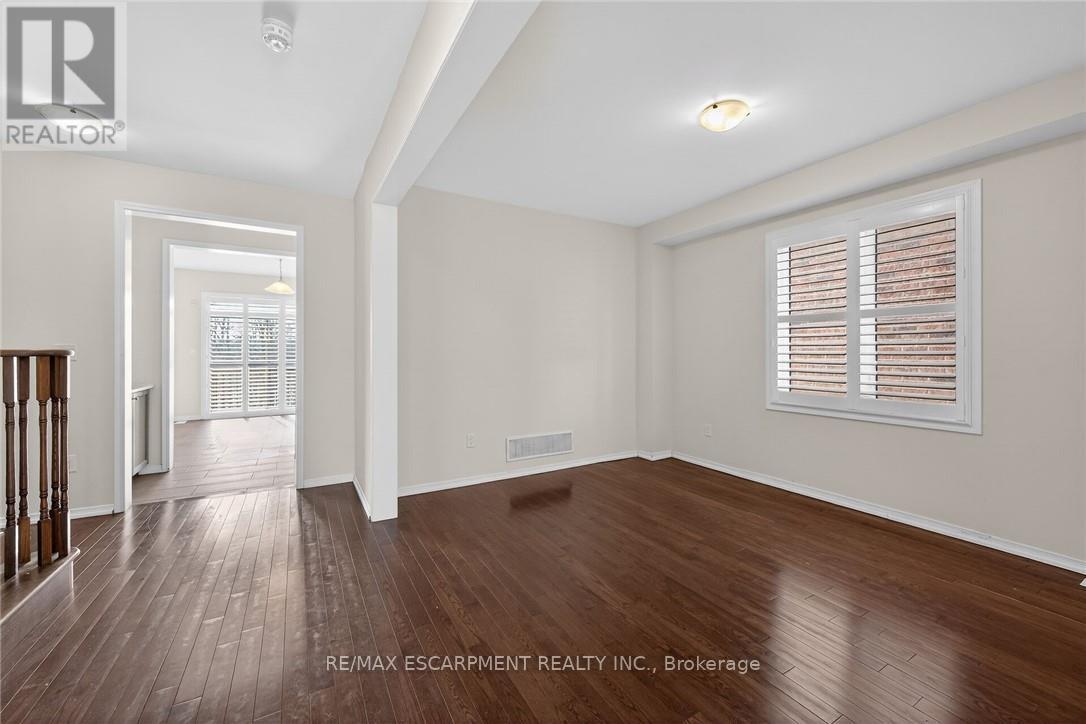 17 Larry Crescent, Haldimand, Ontario  N3W 0B2 - Photo 6 - X12801018