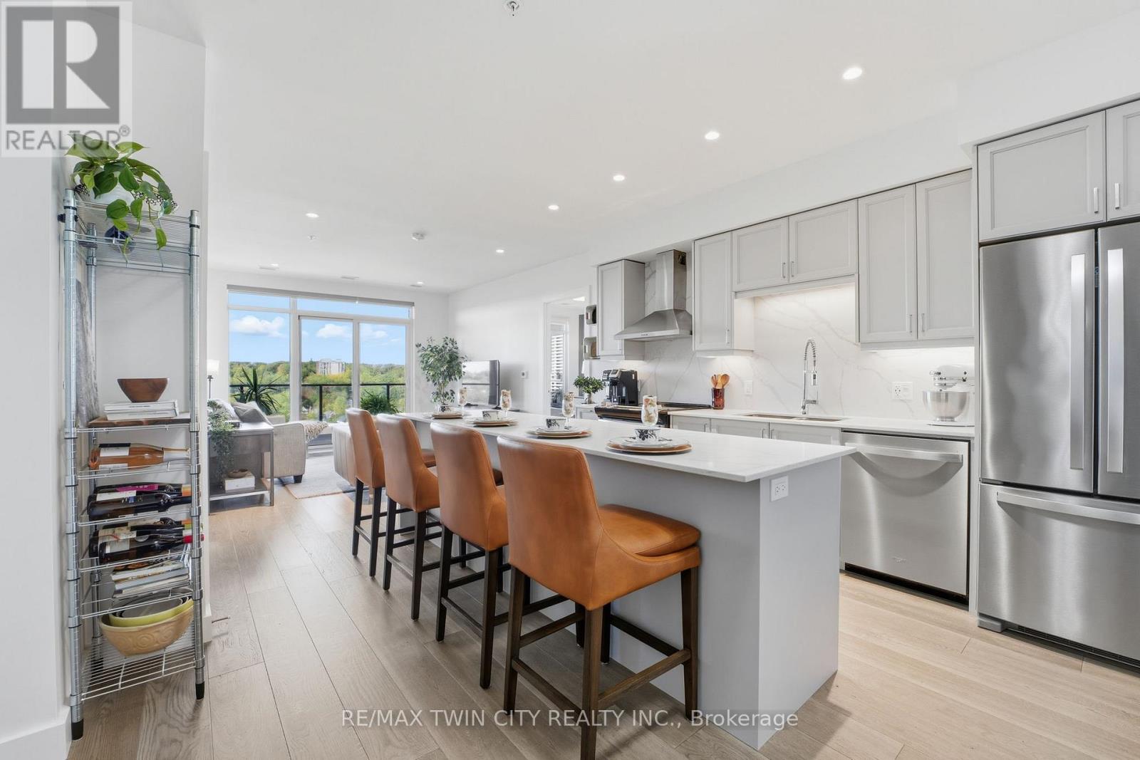 1410 - 15 Glebe Street, Cambridge, Ontario  N1S 0C3 - Photo 2 - X12801166