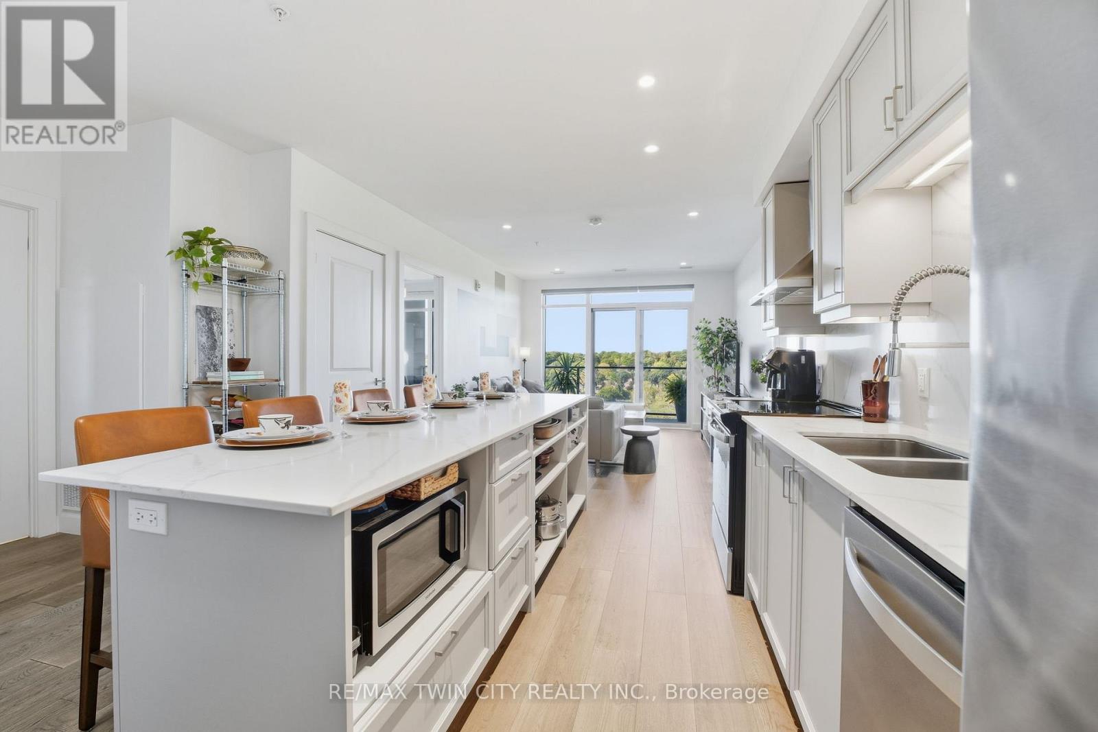 1410 - 15 Glebe Street, Cambridge, Ontario  N1S 0C3 - Photo 4 - X12801166