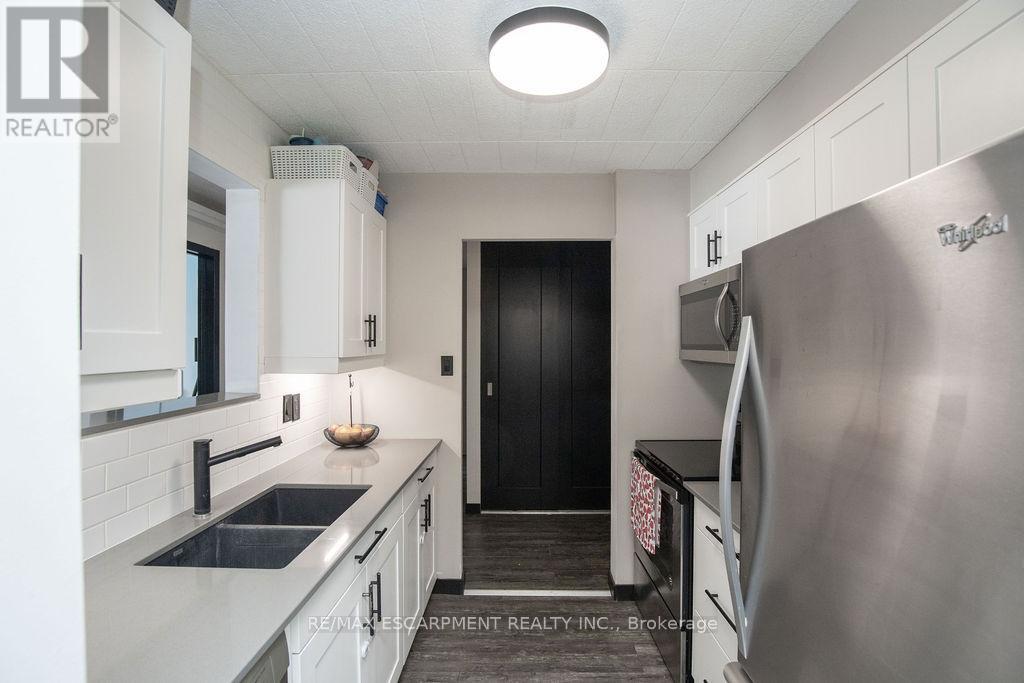 110 - 71 Vanier Drive, Kitchener, Ontario  N2C 1J4 - Photo 8 - X12801274