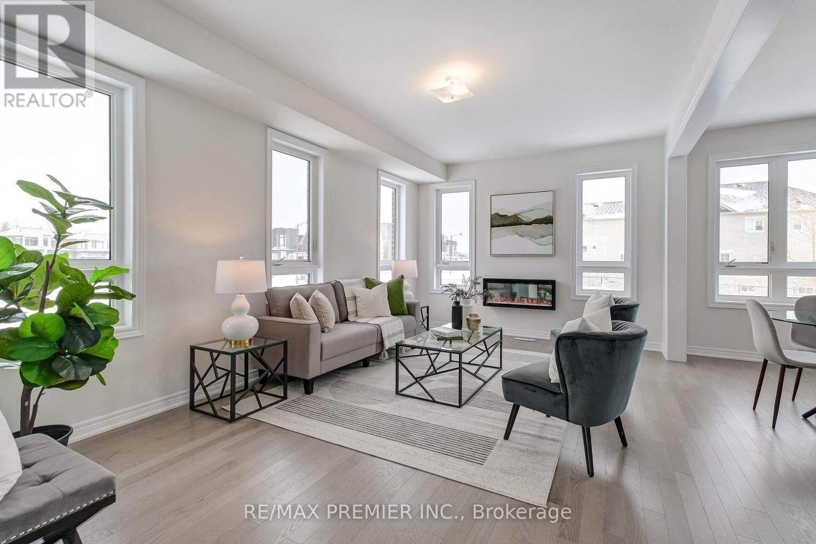 245 Mckean Drive, Whitchurch-Stouffville, Ontario  L4A 0S1 - Photo 12 - N12720644