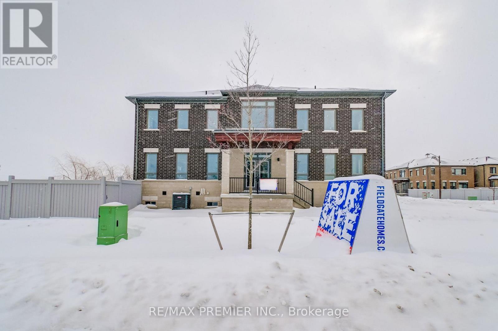 245 Mckean Drive, Whitchurch-Stouffville, Ontario  L4A 0S1 - Photo 4 - N12720644