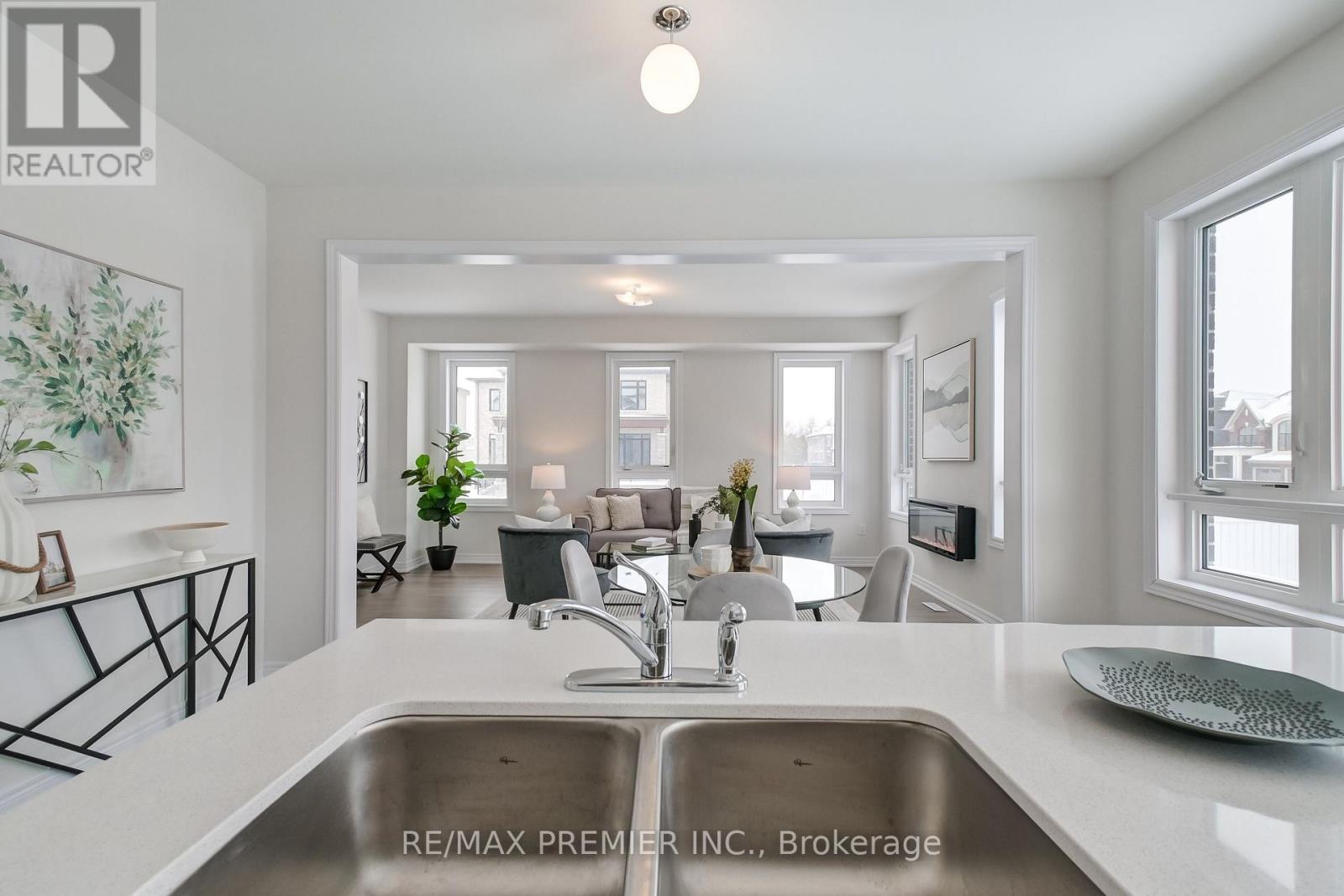 245 Mckean Drive, Whitchurch-Stouffville, Ontario  L4A 0S1 - Photo 24 - N12720644